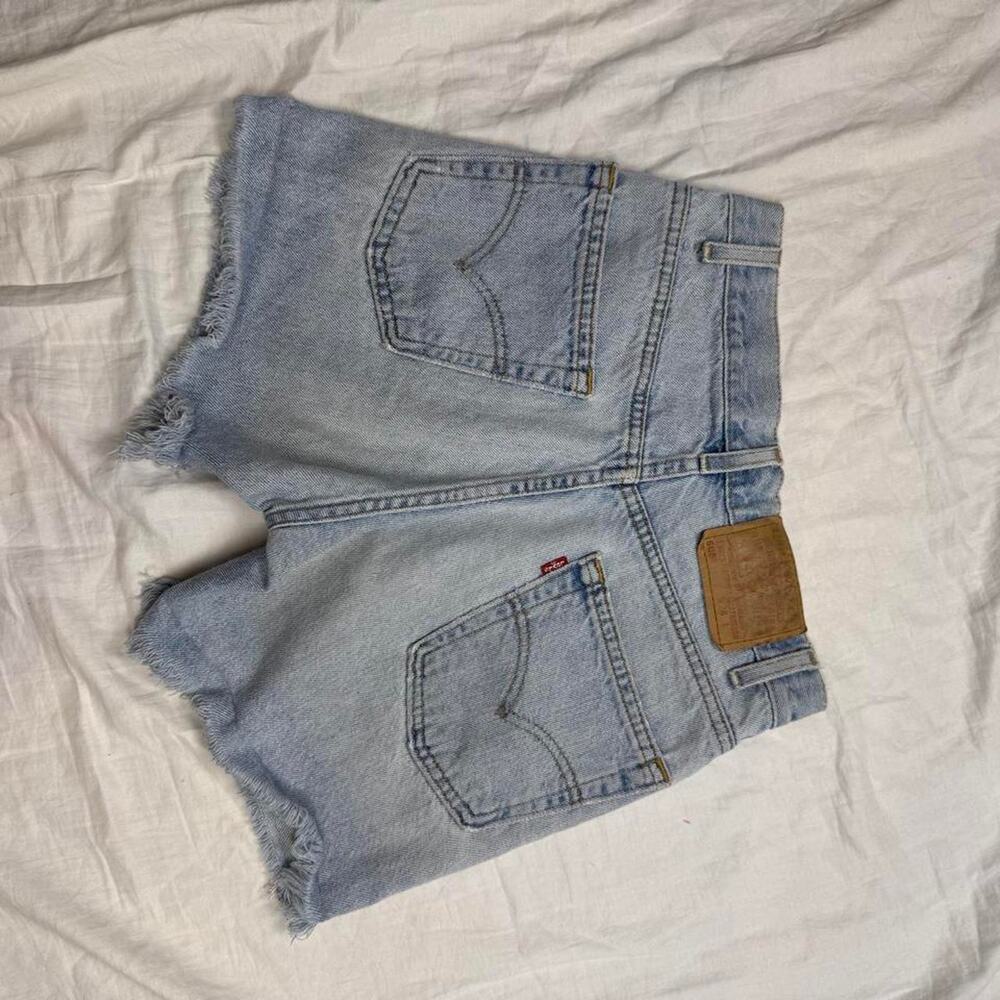 Vintage Levi’s light wash cutoff shorts 505s frayed distressed hem high rise - Picture 8 of 8